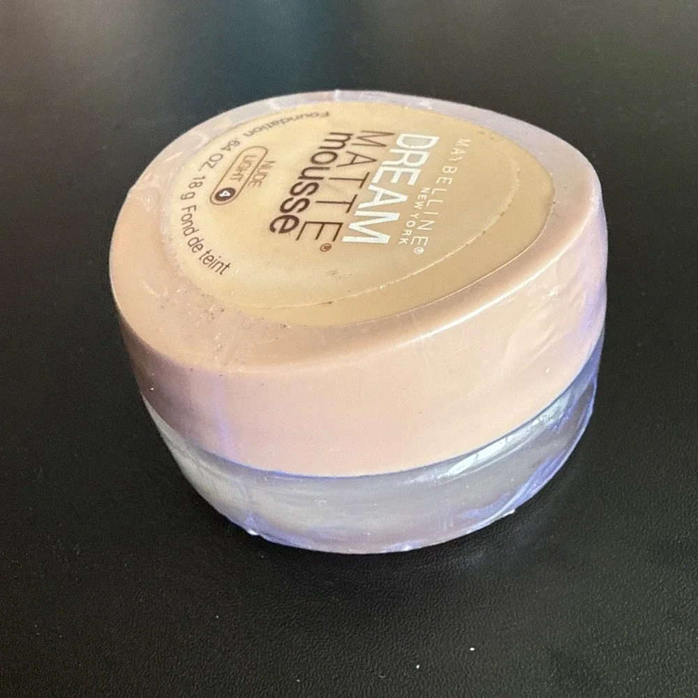 Maybelline Dream Matte Mousse Foundation Women 0.64oz Nude Light 4 Matte Finish